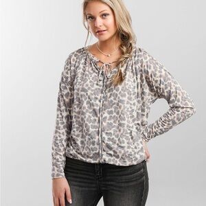 Buckle Willow & Root Leopard Print Women's Top
